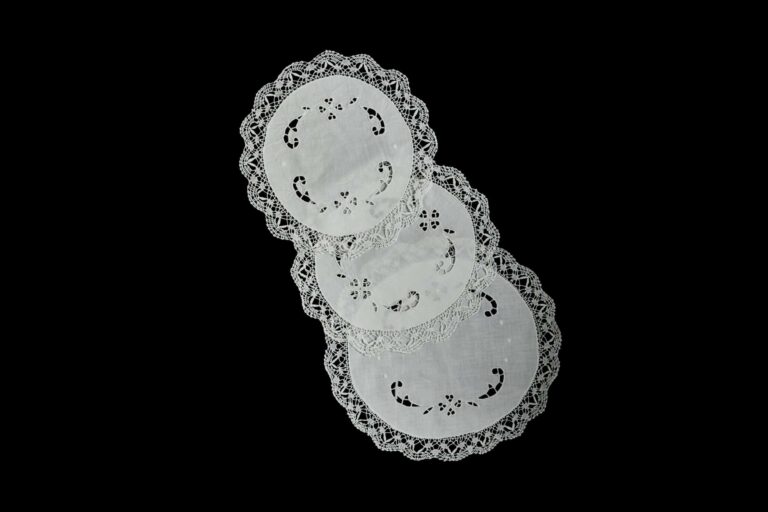 Vintage linen doilies with floral embroidery and lace, handmade in Portugal